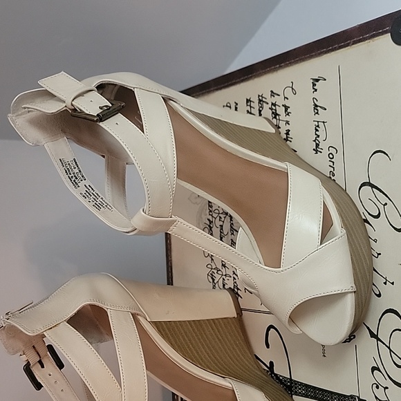 ELLE ELBRIE IVORY WEDGE - Picture 2 of 16